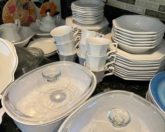 DINNERWARE, COVERED CORNINGWARE