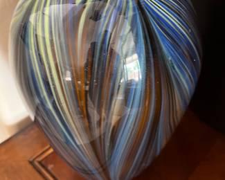 ART GLASS VASE