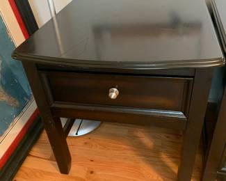 #125	Black Lacquer End table w/1 drawer - 24x27x25 (as is finish)	 $35.00 