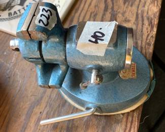 #223	Oxwall blue bench vice	 $40.00 
