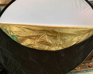 #212	photo round screen refector for phots in a zip up storage	 $20.00 