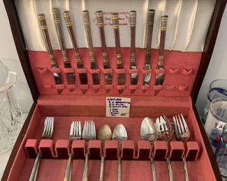 #89	Wallace Set of Silverplate Silverware w/box	 $25.00 