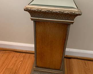 #25	Pedestal w/Beveled Mirror Top - 11square x 21	 $30.00 