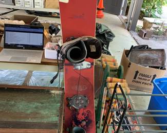 #210	vintage Burton Freedom 51 snowboard w unisex boots M*/W9 	 $250.00 