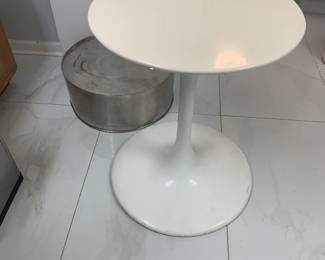 #53	White Resin Round Table w/round Base (can be attached to the silver Barrel Base for added height - 24x30-39	 $75.00 
