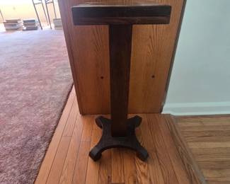 Square pedestal
