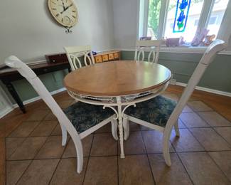 Round table & 4 chairs