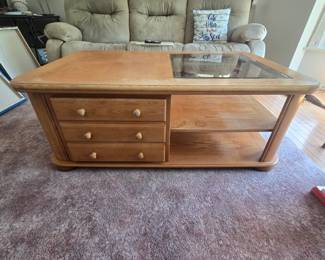 Oak coffee table w/storage
