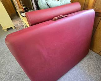 Massage table 