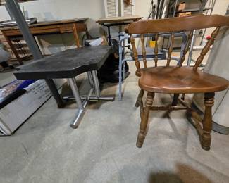 Black top tube base table, maple chair