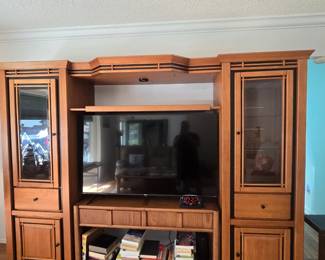 Entertainment center