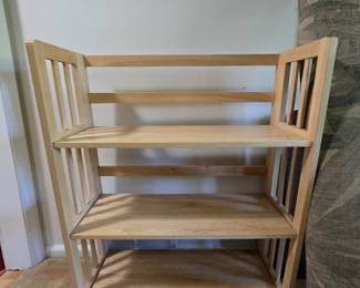 Folding bookshelf