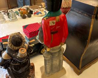Windsor Canadian Royal Guard Decanter  Irish Mist