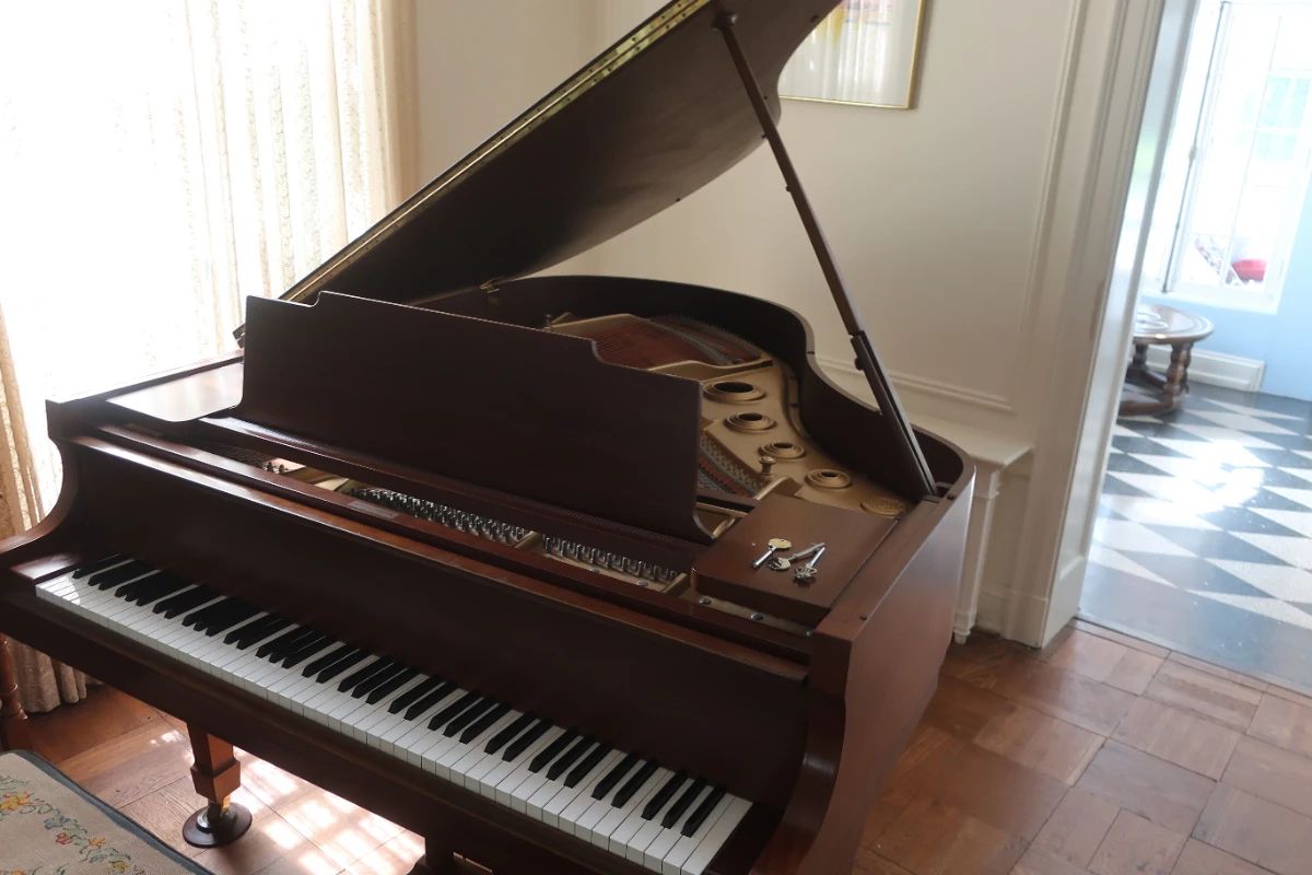K.  Kawai  grand  piano    Serial  number  518804  Offers  695.00 obo   now  being  accepted on  the  Grand  piano