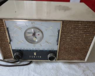 Vintage Zenith clock radio, the clock works buut the rest is for parts