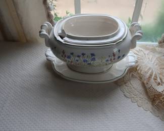 soup tureen