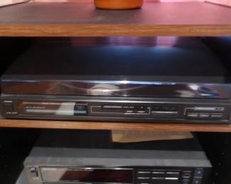 Linear tracking system turn table