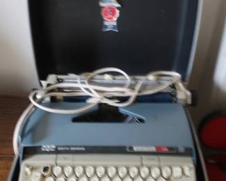 SCM Electra 110 typewriter