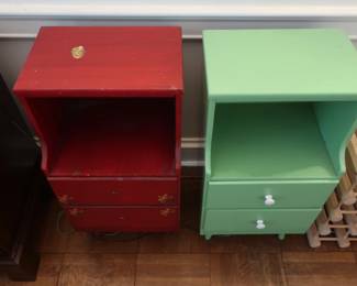 red and green lamp table