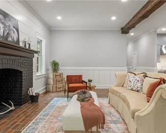 Sideview Family room