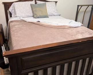 FULL SIZE BED FRAME AND MATTRESS