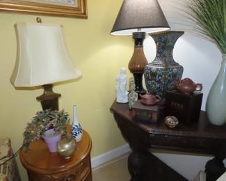 Table lamps, cloisonne vases, teapots, glass bonsai tree.