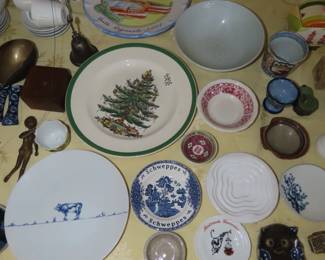 Vintage ashtrays and ceramic dishes.