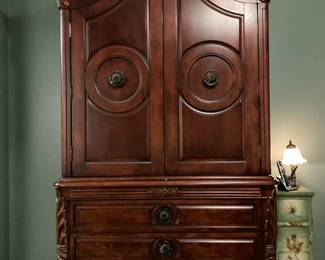 Armoire that matches King Suite