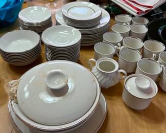 Dinnerware set