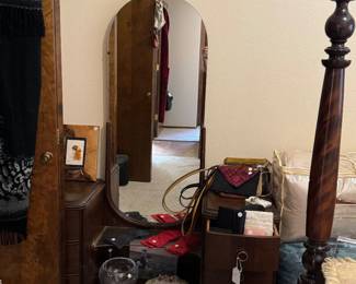 Great Antique dressing, Table