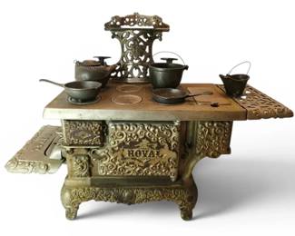 Royal Cast Iron Salesman Sample Stove w Pans