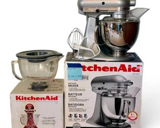 KitchenAid Stand Mixer w Attachments  Glass Mixing Bowl