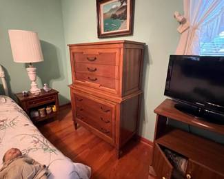 Thomasville mid century chest 