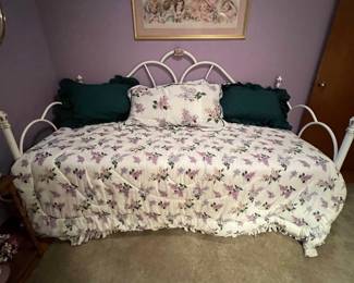 White Iron daybed 