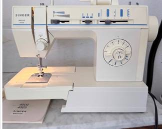 Lot #138 Vintage Singer Sewing Machine Model 626 | Heavy-Duty Multi-Stitch Sewing Machine | Tested & Working | Manual Included