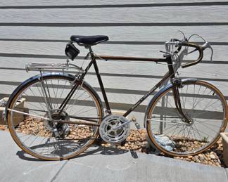 Lot #93 Vintage Schwinn Continental 10-Speed Road Bicycle – Classic Touring Bike with Drop Handlebars