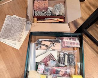Lot #323 Leathercraft Deluxe Kit with Tools, Stamps, Patterns & Supplies – Complete Leatherworking Starter Set