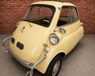 Lot #32 1958 BMW Isetta 300 Microcar – Rare BMW Bubble Car Restoration Project with Parts & Documentation - Clean Title