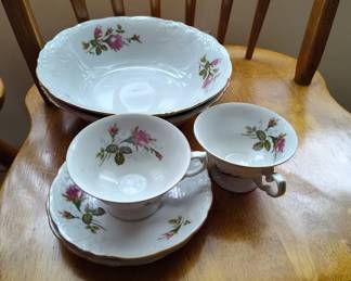 16-piece set of fancy china