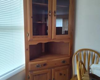 corner cabinet / hutch