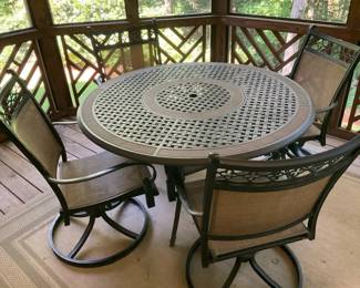 Round Patio Table  4 Chairs