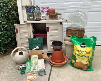 Suncast Potting Bench  Dirt