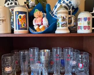 Oktoberfest items and steins 