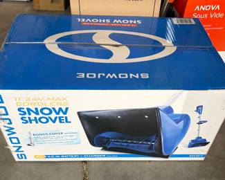 NEW snow shovel