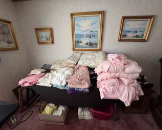 Nice linens, sheets and blankets