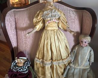 Antique Boudoire and German dolls.