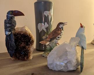 Many bird statues and a lot of Crystal art! Including geodes!