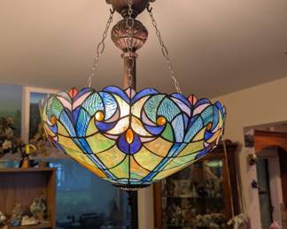Many Tiffany style lamps!