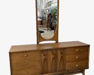 Brasilia dresser