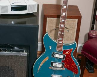 Vintage Kingston copy of a Rickenbacher with Amp